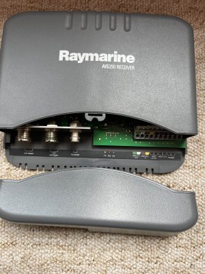 Raymarine AIS 250 02.jpeg