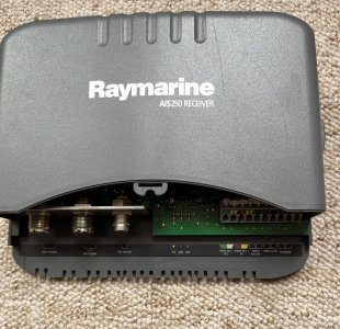 Raymarine AIS 250 01.jpeg