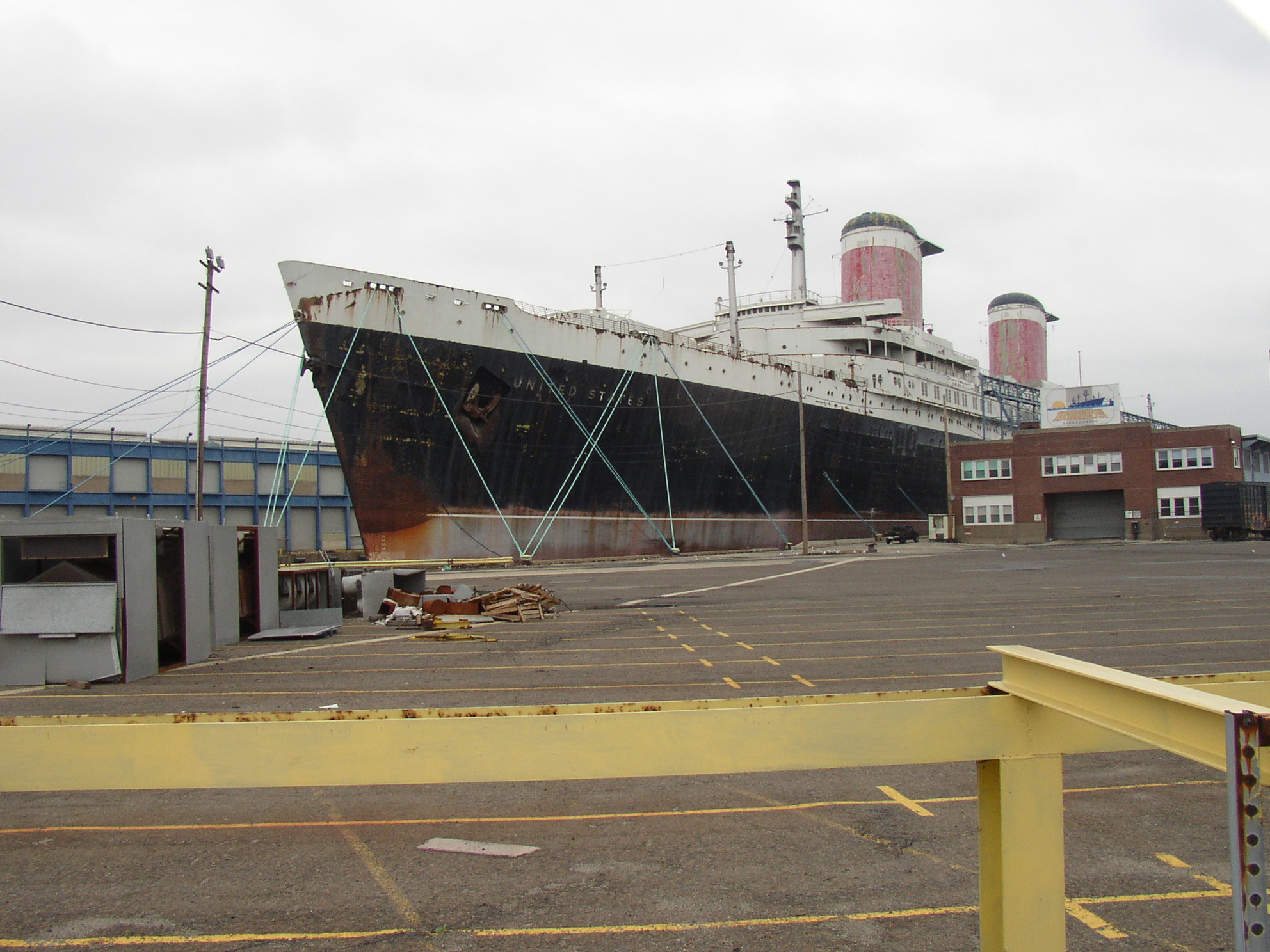 SS_United_States_Philadelphia_2005.JPG