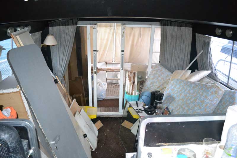 interior_mess_1.jpg