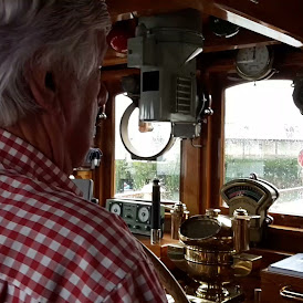 hkRM8F5RUnHpKGirpZvKT17bwbI-pomNvHGGyBtyoRc=s274-p-no