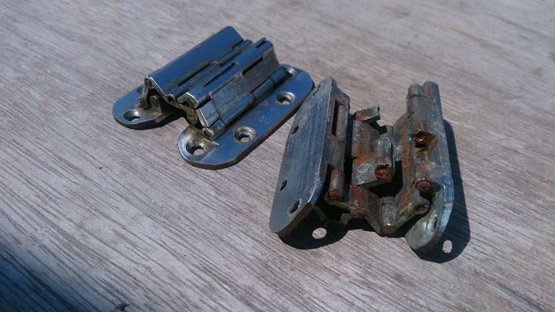 cabindoor_hinges.jpg