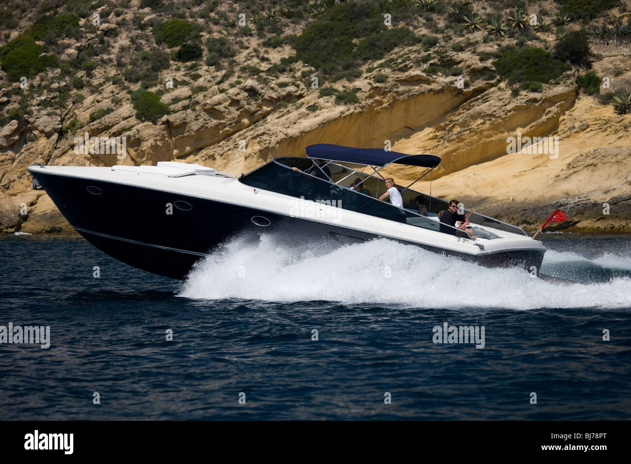 itama-powerboat-in-mallorca-spain-BJ78PT.jpg