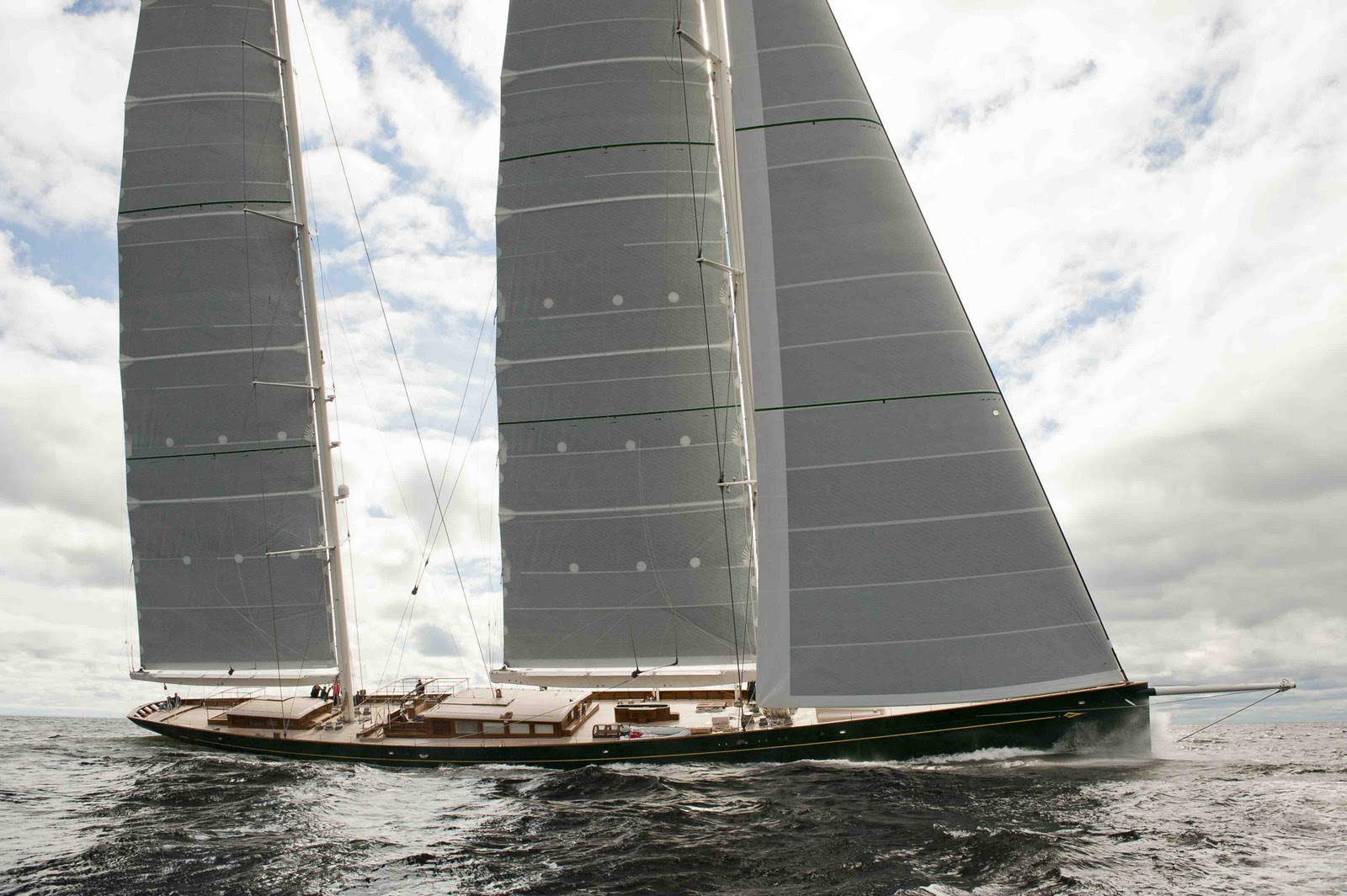 Sailing-Yacht-Hetairos.jpg