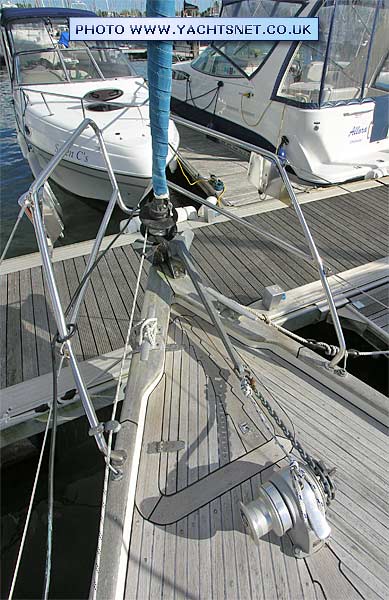 b30910-bow-detail.jpg