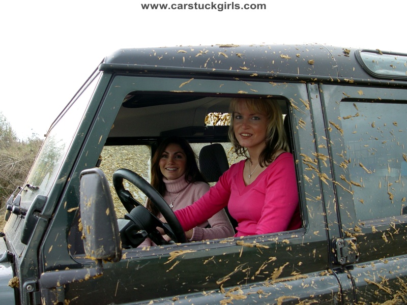 Land_Rover_LR_110_stuck_in_the_mud%20_001.jpg