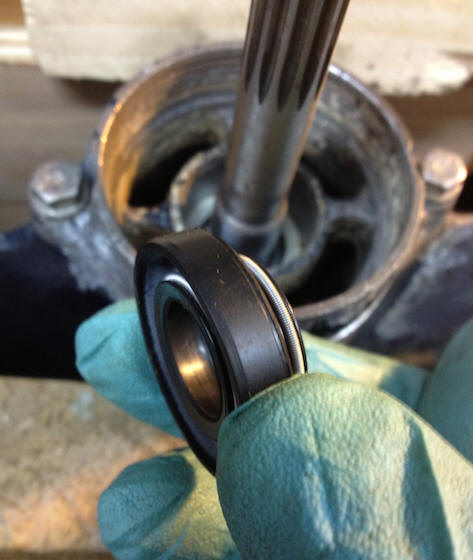 new%20style%20prop%20shaft%20seal.jpg