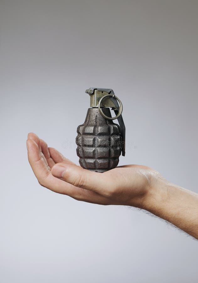 hand-grenade-16089738.jpg