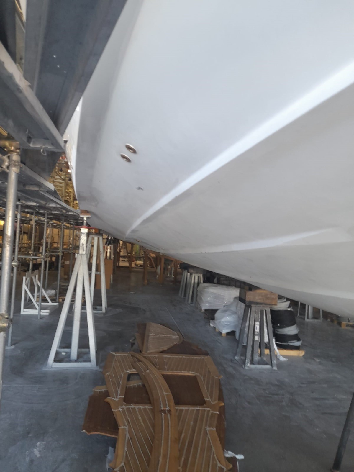 Build-050-230906-stb-under-hull-and-teak-units.jpg