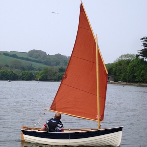 1.-Nestaway_9ft_Clinker_sailing1.jpg