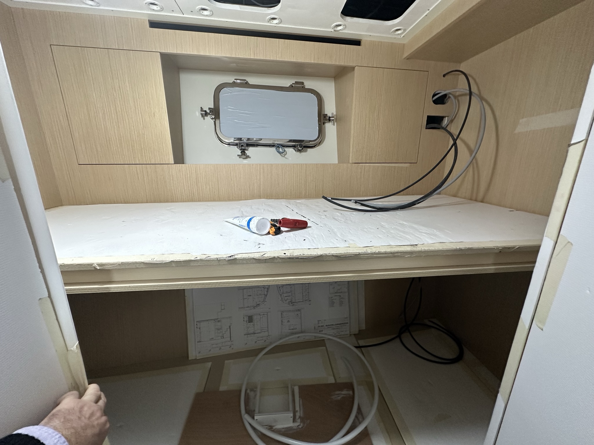 Build-442-231208-crew-cabin-small.jpg