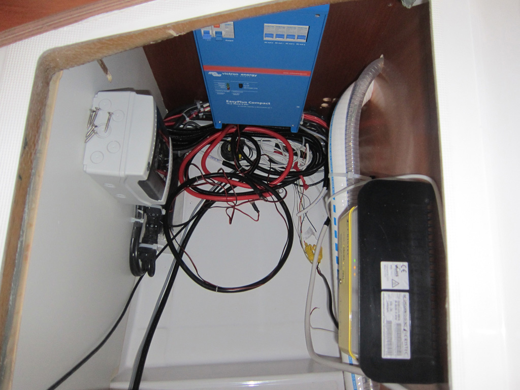 victron%20easy%20plus.JPG