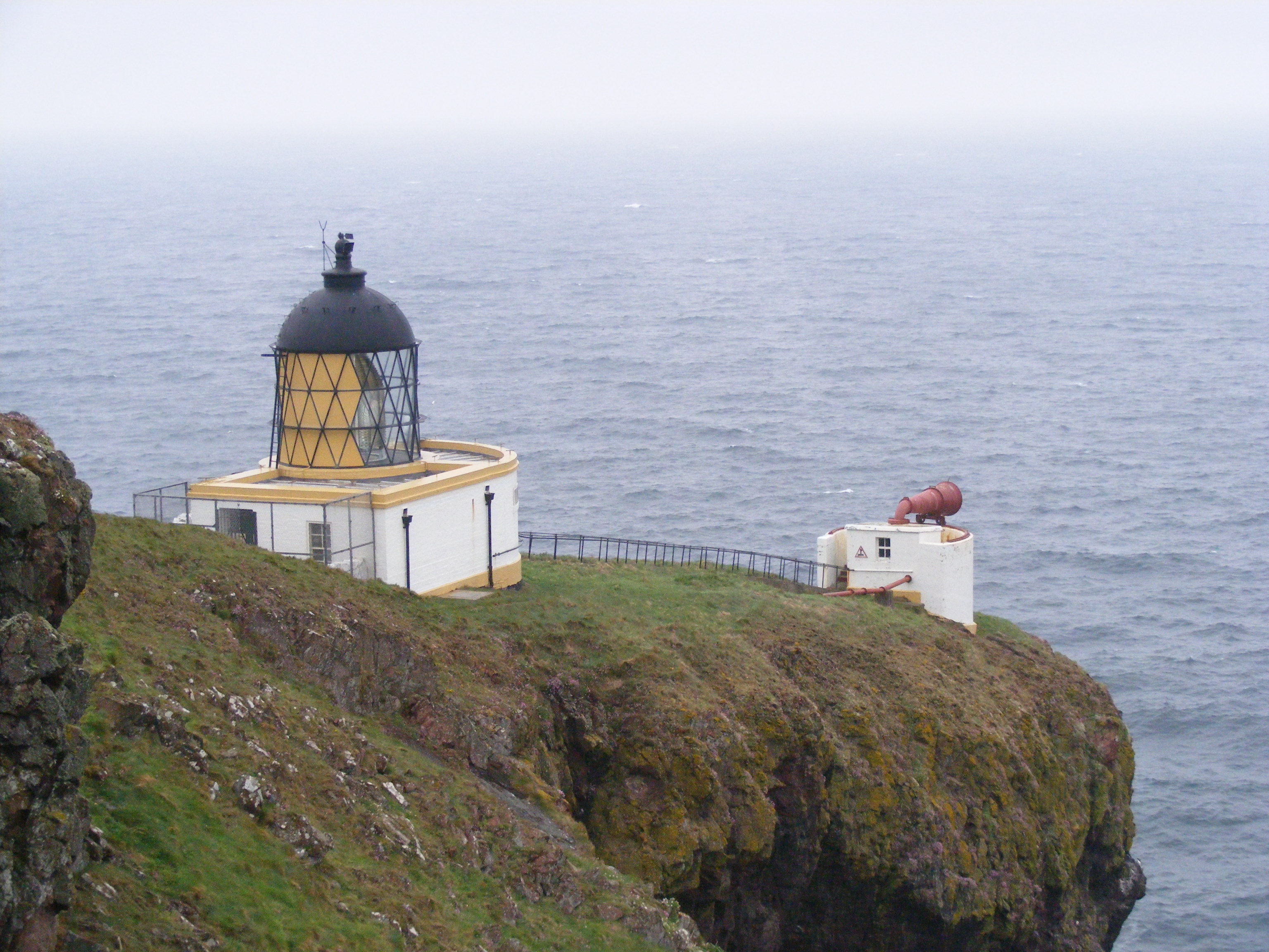 St_Abb%27s_head_lighthouse.JPG