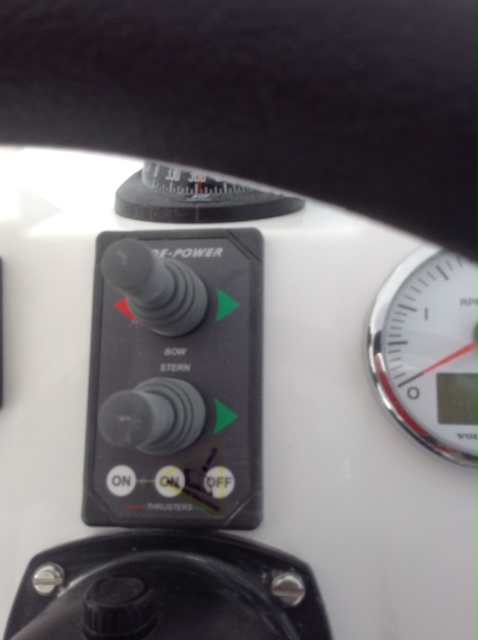flybridge_thruster_controls.jpg