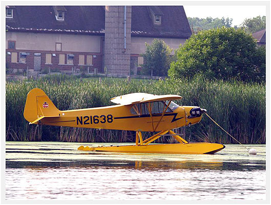 Seaplane-OSH10-Piper-Cub.jpg