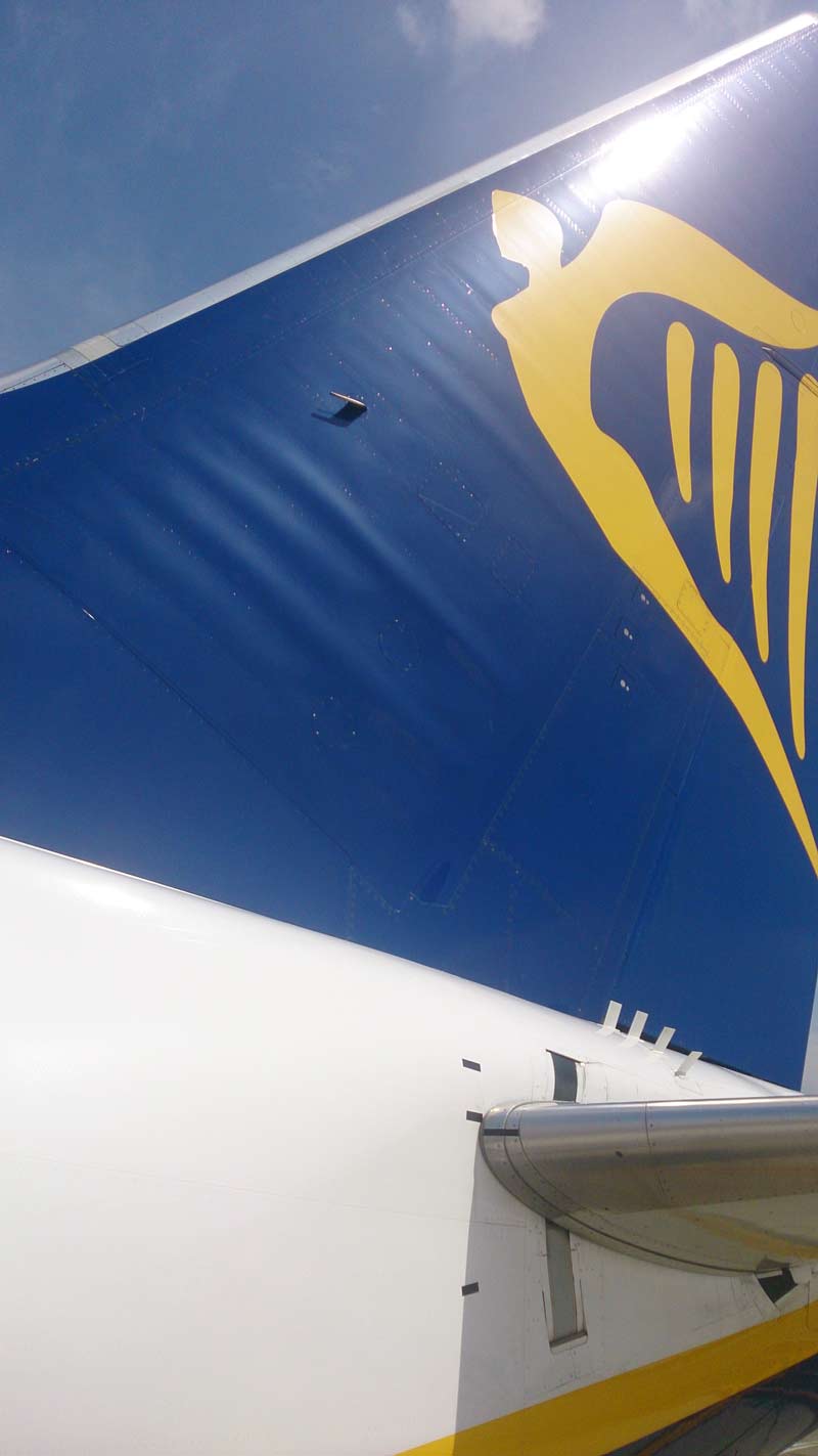 ryanair_wing_1.jpg