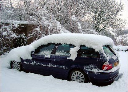 _44335643_snow_car.jpg